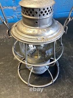 ADLAKE 1913 CHICAGO MILWAUKEE &St. PAUL RAILWAY LANTERN WithEMB. C. M. &St. P. Ry GLOBE