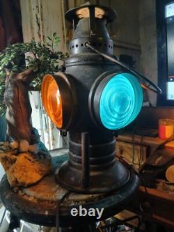 Antique The ADLAKE Non-Sweating Lamp Chicago Railroad Train Switch Lantern