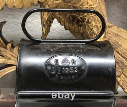 Black RAILROAD RR LAMP LANTERN E R SNLW LTD 1952 ELIZABETH REGINA VINTAGE