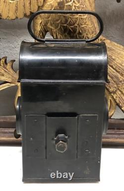 Black RAILROAD RR LAMP LANTERN E R SNLW LTD 1952 ELIZABETH REGINA VINTAGE