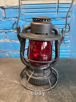 DIETZ VESTA (C. U. T. Co)CINCINNATI UNION TERMINAL RAILROAD LANTERN WithRED GLOBE