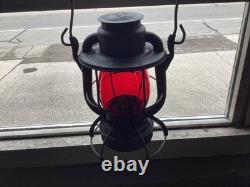 DIETZ VESTA (C. U. T. Co)CINCINNATI UNION TERMINAL RAILROAD LANTERN WithRED GLOBE