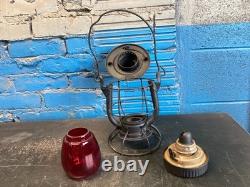DIETZ VESTA (C. U. T. Co)CINCINNATI UNION TERMINAL RAILROAD LANTERN WithRED GLOBE