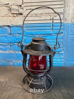 DIETZ VESTA (C. U. T. Co)CINCINNATI UNION TERMINAL RAILROAD LANTERN WithRED GLOBE