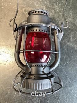 DIETZ VESTA (C. U. T. Co)CINCINNATI UNION TERMINAL RAILROAD LANTERN WithRED GLOBE