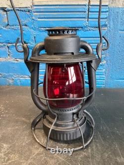 DIETZ VESTA (C. U. T. Co)CINCINNATI UNION TERMINAL RAILROAD LANTERN WithRED GLOBE