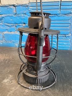 DIETZ VESTA (C. U. T. Co)CINCINNATI UNION TERMINAL RAILROAD LANTERN WithRED GLOBE