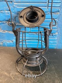 DIETZ VESTA (C. U. T. Co)CINCINNATI UNION TERMINAL RAILROAD LANTERN WithRED GLOBE