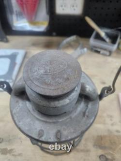 Dietz Railroad Lantern Split Color Globe New York R. R. No Wick Cracked Globe