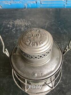 NICE DIETZ NO. 6 NEW YORK CENTRAL BELL BOTTOM RAILROAD LANTERN WithEMBOSSED GLOBE