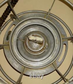 NORTHERN PACIFIC RAILWAY RAILROAD LANTERN withTall Clear Embossed N. P. R. R. Globe