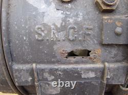 SNCF FRANCE RAILWAY Antique OIL LANTERN Large APPAREILS D'ECLAIRAGE PARIS RR