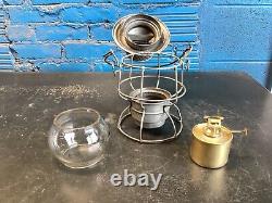 VINTAGE ADAMS & WESTLAKE ERIE RAILROAD LANTERN WithETCHED ERIE ADLAKE KERO GLOBE