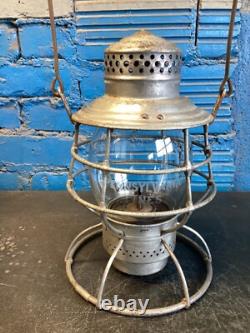 VINTAGE ADLAKE THE ADAMS PENNSYLVANIA LINES RAILROAD LANTERN WithETCHED GLOBE