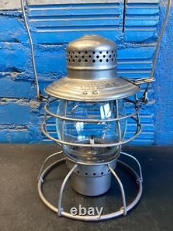 VINTAGE HANDLAN ROCK ISLAND LINES RAILROAD LANTERN WithUNMARKED CLEAR GLOBE