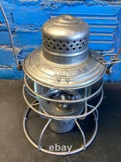 VINTAGE HANDLAN ROCK ISLAND LINES RAILROAD LANTERN WithUNMARKED CLEAR GLOBE