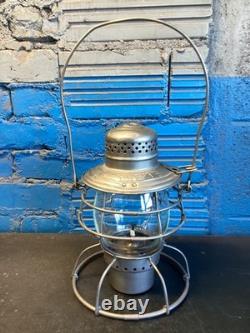 VINTAGE HANDLAN ROCK ISLAND LINES RAILROAD LANTERN WithUNMARKED CLEAR GLOBE