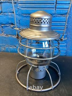 VINTAGE HANDLAN ROCK ISLAND LINES RAILROAD LANTERN WithUNMARKED CLEAR GLOBE