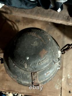 Vintage 1925 Railroad Oil Lamp (Red)