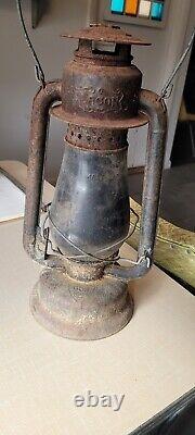 Vintage Beacon Barn Railroad Lantern MADE IN CANADA