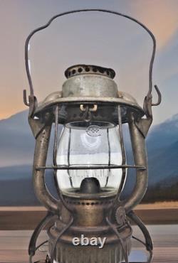 Vintage D. L. & W. Railroad Lantern Dietz Vestal NY Delaware Lackawanna & Western