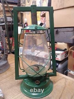 Vtg Dietz Victor 1896 Kerosene Oil Lantern Lamp Made in USA Barn Railroad Nice