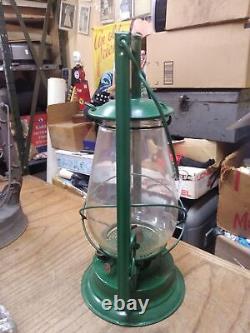 Vtg Dietz Victor 1896 Kerosene Oil Lantern Lamp Made in USA Barn Railroad Nice